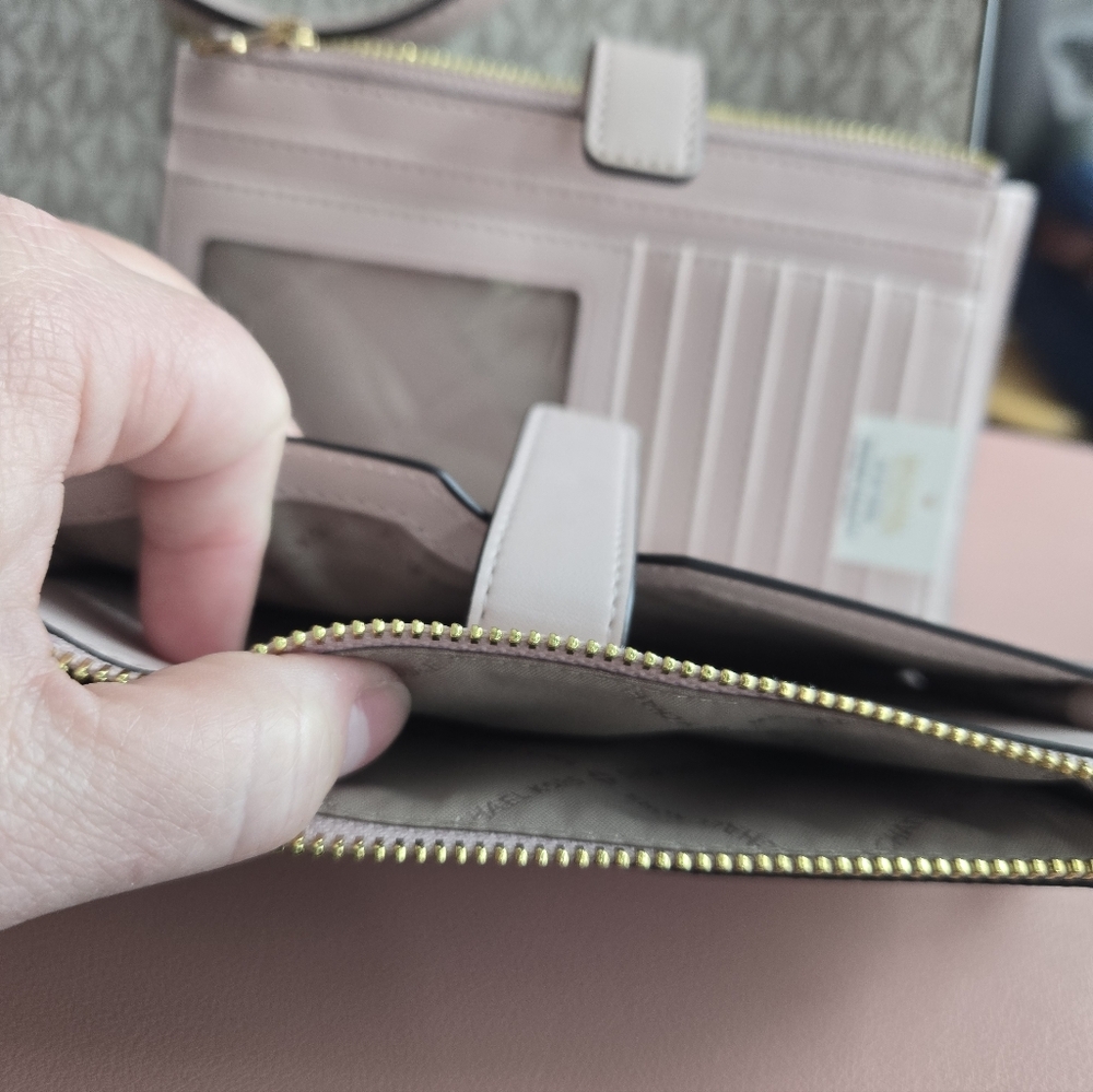 Michael Kors Beige and Pink Hamilton Satchel and Jet Set Travel Wallet Set - Picture 4 of 16